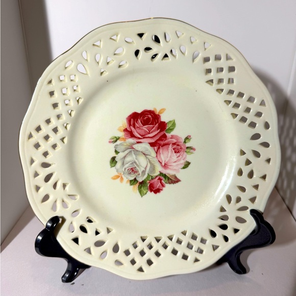 Other - Round Victorian Rose Decorative Porcelain Plate with Gold Trim. (D)